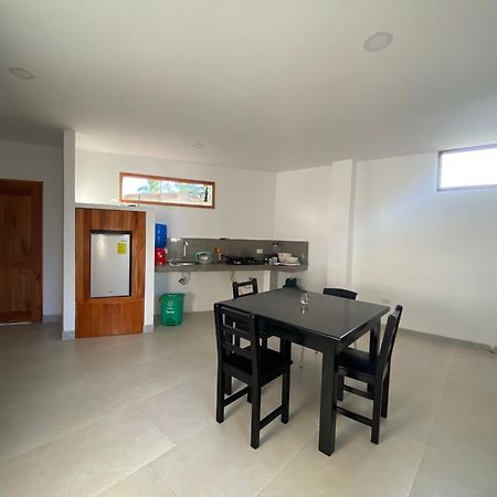Penguin House Hotel Puerto Villamil Kültér fotó