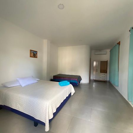 Penguin House Hotel Puerto Villamil Kültér fotó