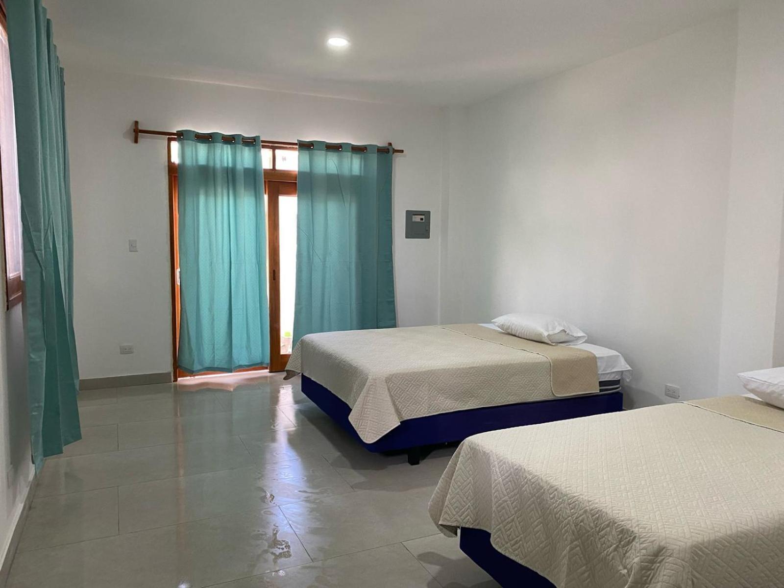 Penguin House Hotel Puerto Villamil Kültér fotó