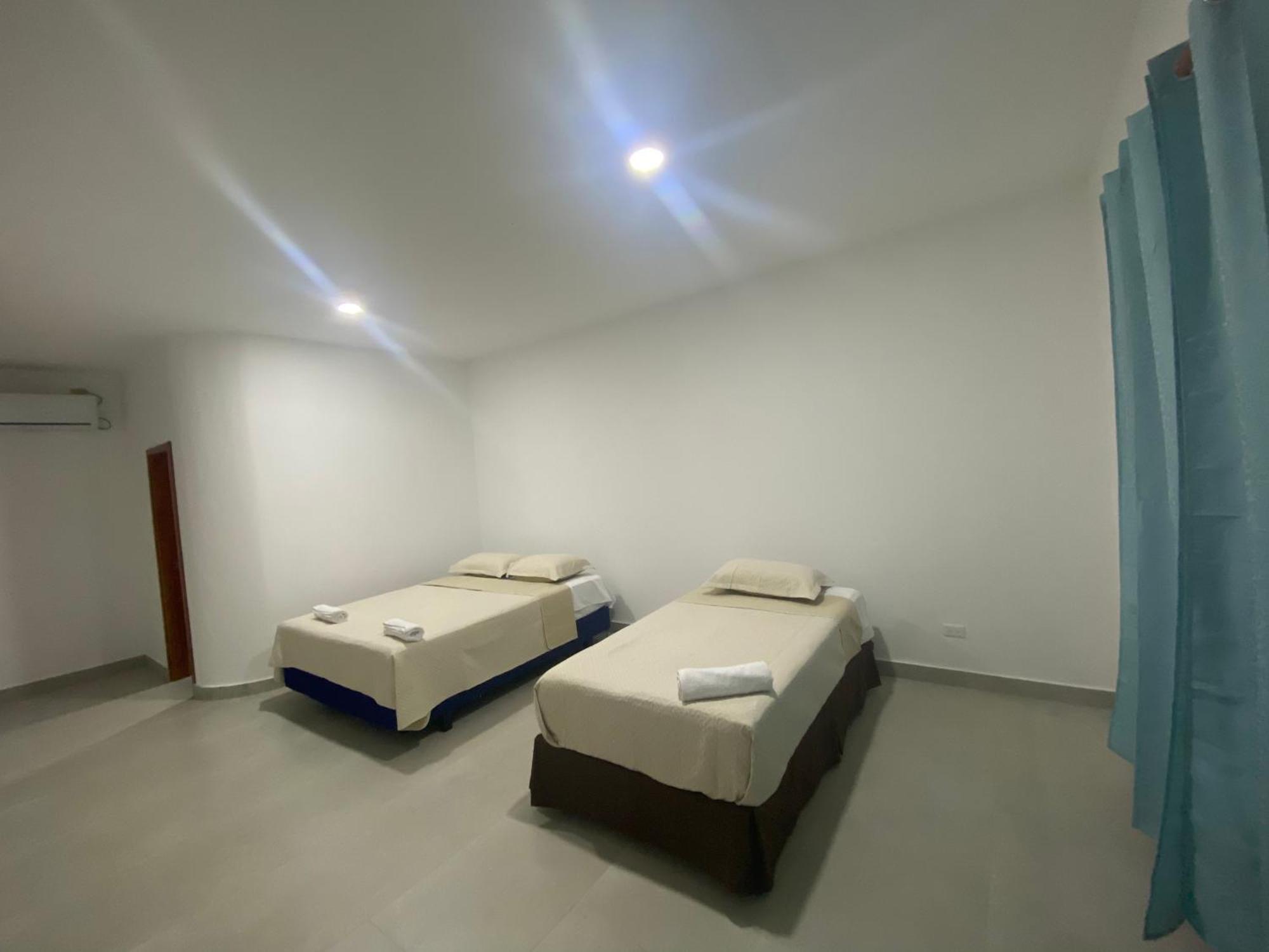 Penguin House Hotel Puerto Villamil Kültér fotó