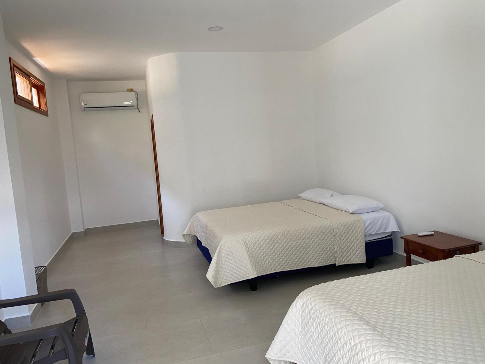 Penguin House Hotel Puerto Villamil Kültér fotó