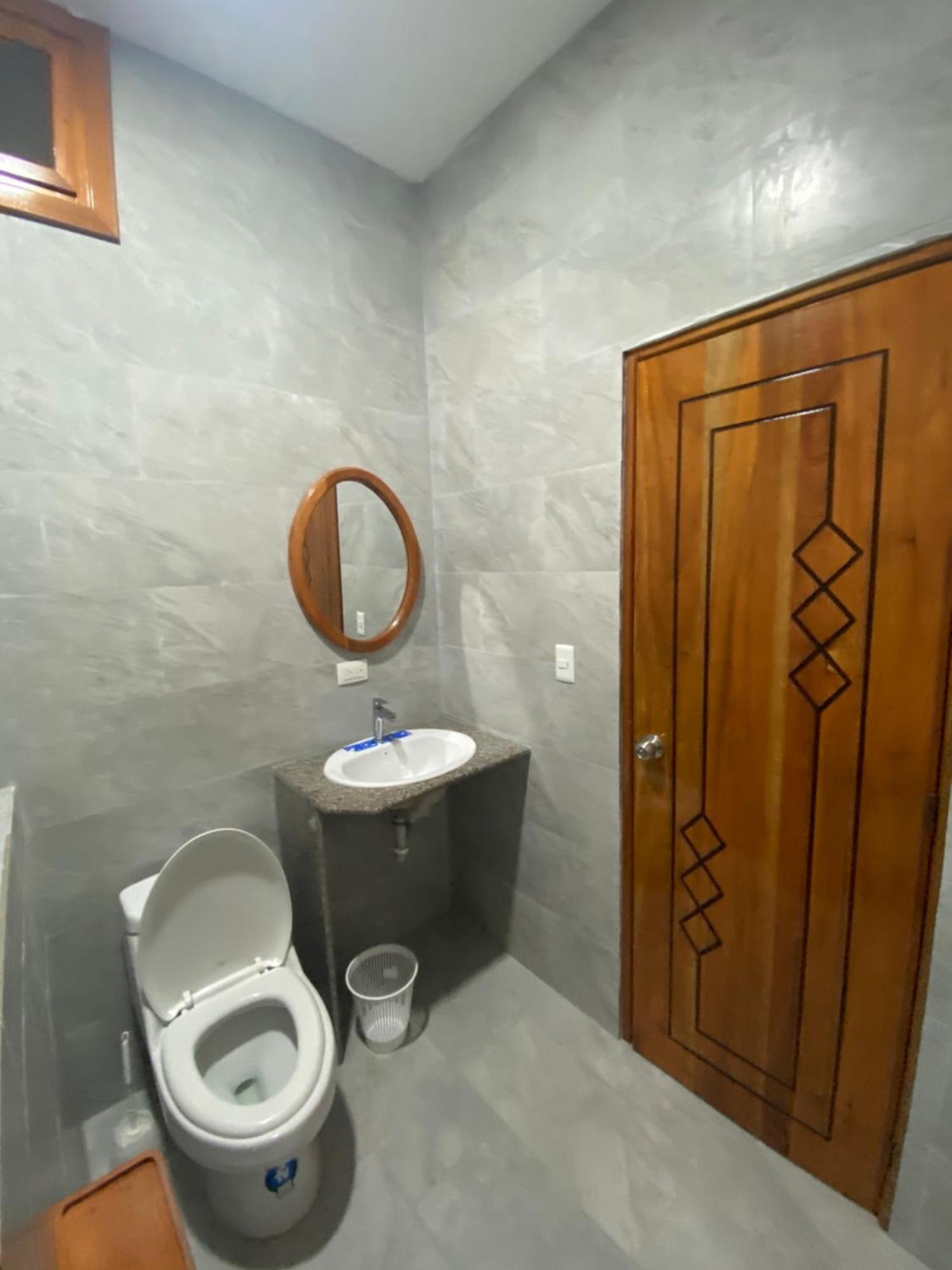 Penguin House Hotel Puerto Villamil Kültér fotó