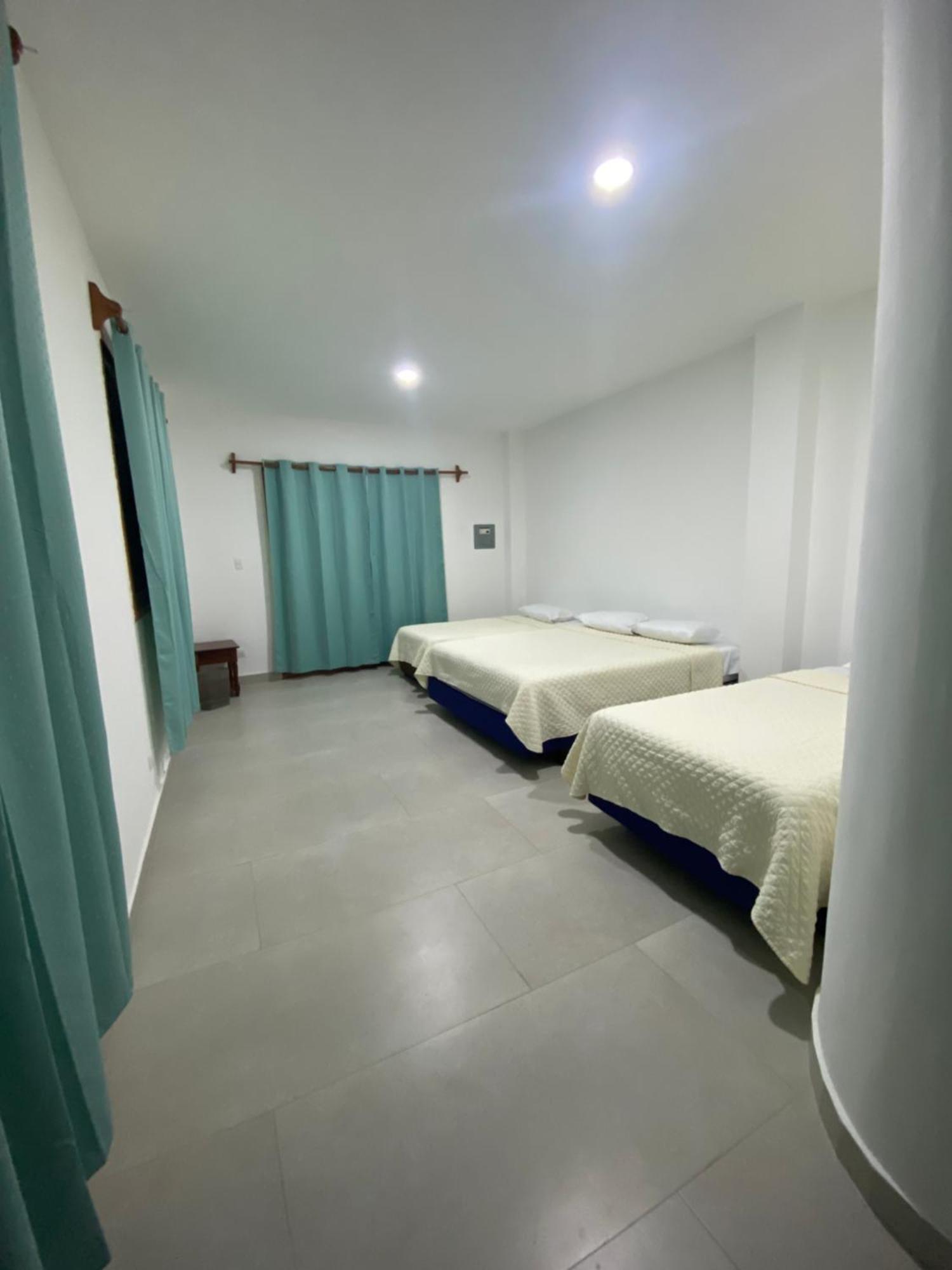 Penguin House Hotel Puerto Villamil Kültér fotó