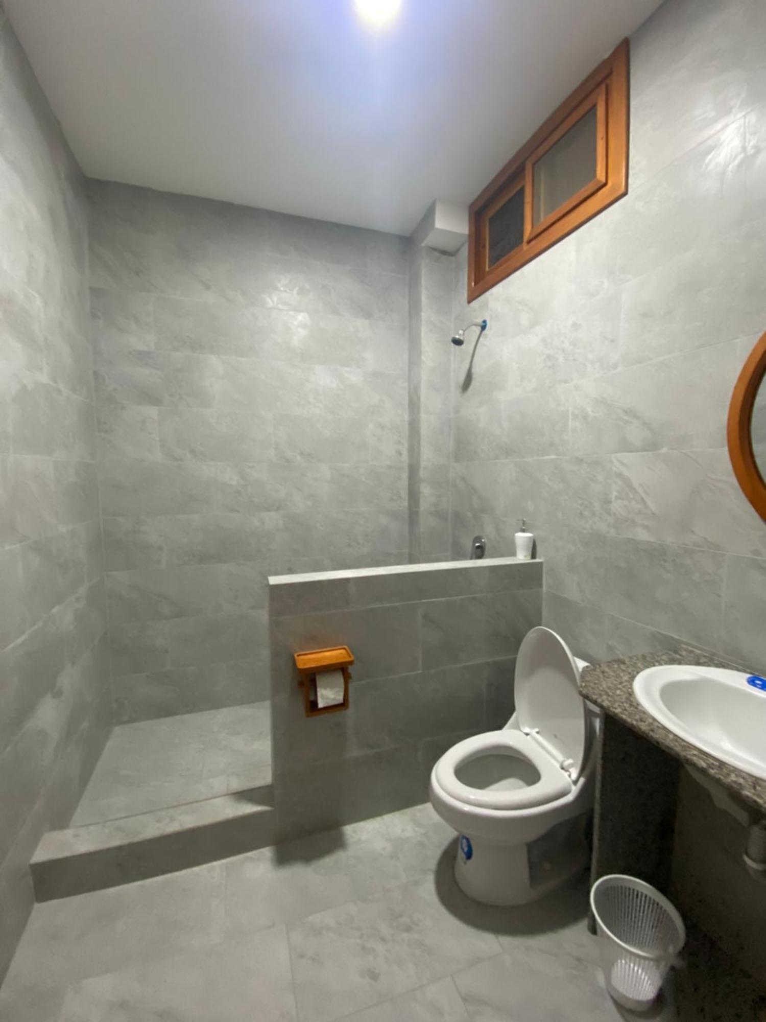 Penguin House Hotel Puerto Villamil Kültér fotó