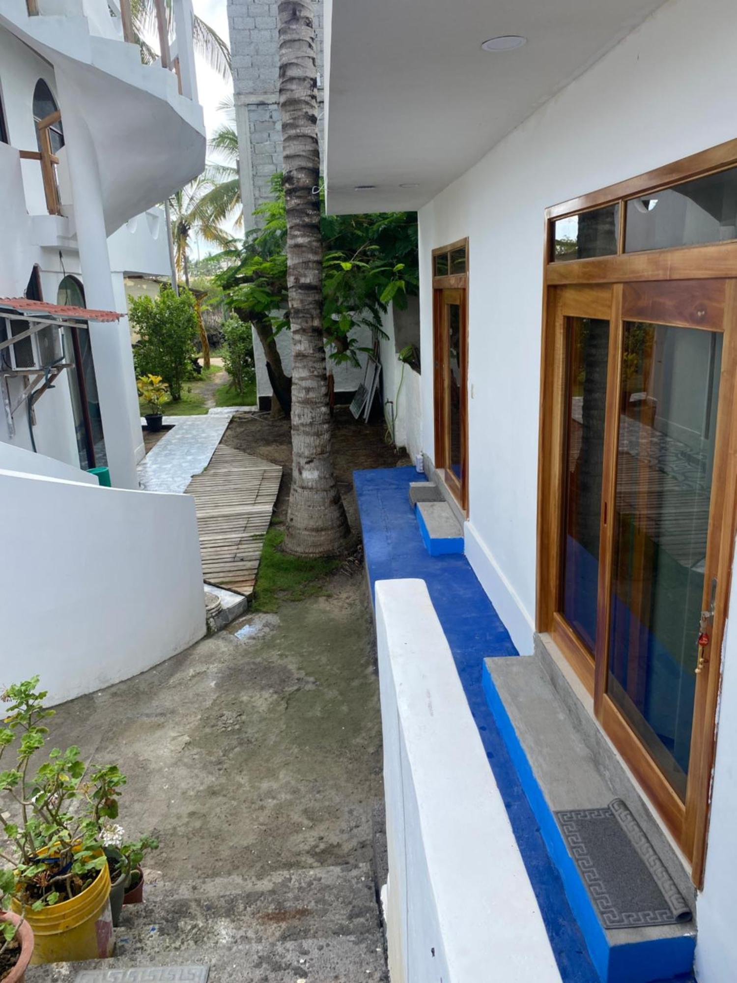 Penguin House Hotel Puerto Villamil Kültér fotó